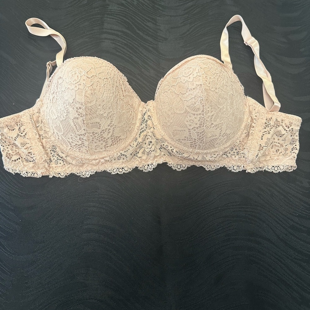 Cream Lace Underwire Bra with Scalloped Trim